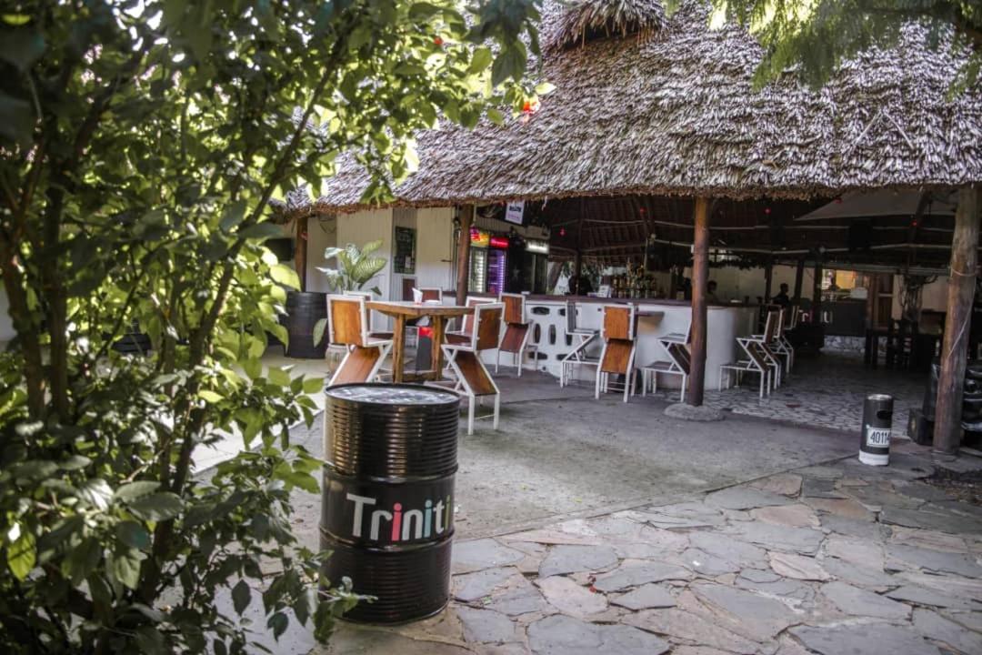 Hotel Triniti Oysterbay Daressalam Exterior foto